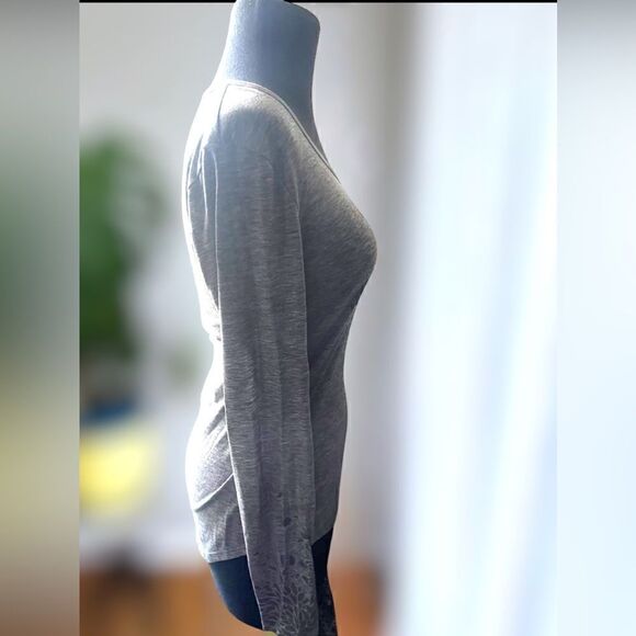 Lucy Tech Gray long sleeve shirt Size XS - Picture 5 of 13